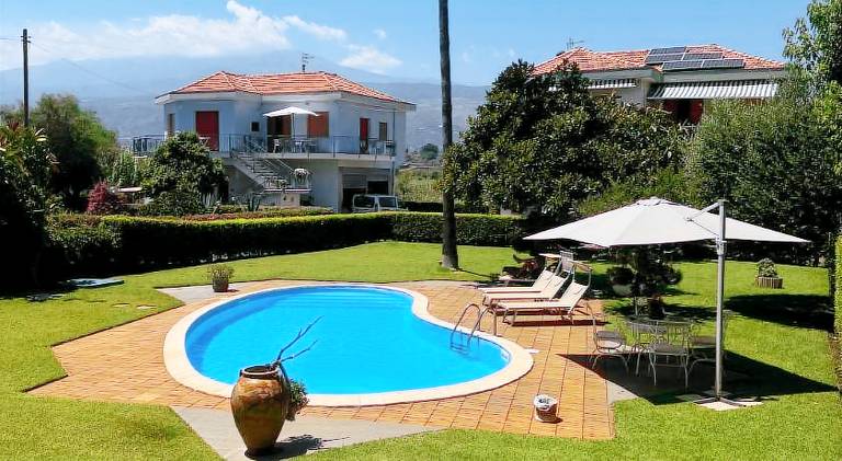Vacation home with pool | Next to the beach | Dogs allowed in Mascali