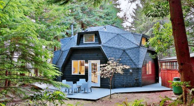 Vacation home | Suitable for remote work | Pet-friendly in Coos Bay, OR