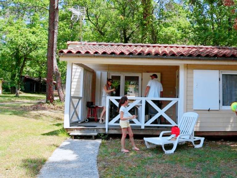 Chalet with patio & pool — photo 4