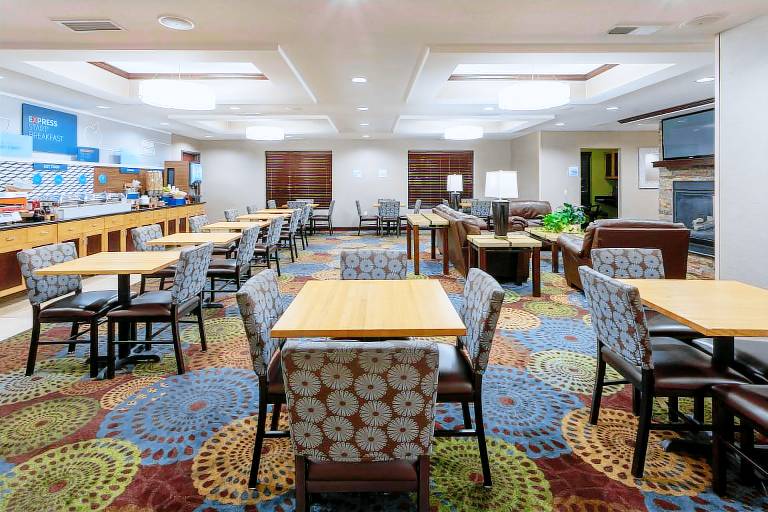 Holiday Inn Express and Suites Rochester West-Medical Center By IHG — photo 4