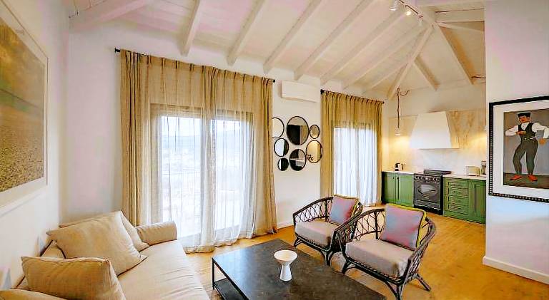 Fully equipped villa with patio, private pool & yard | Dogs allowed — photo 2