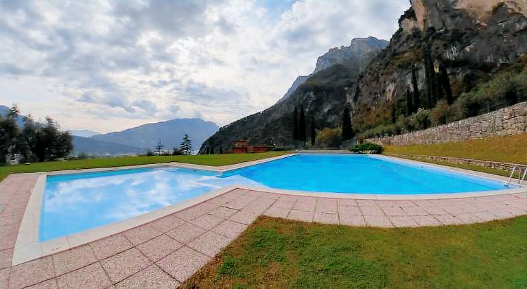Rental apartment with pool — photo 2