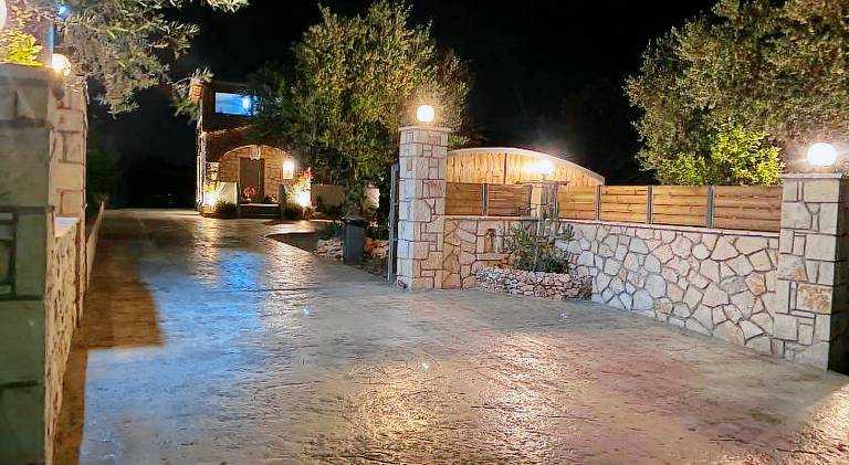 Rental apartment with terrace & yard | Pets allowed in Zakynthos