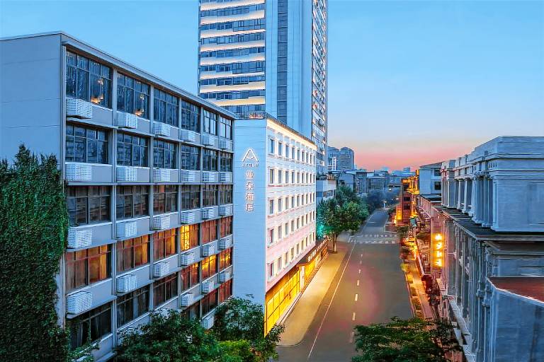 Wuhan Jianghan Road Pedestrian Street Qingdao Road Atour Hotel in Wuhan