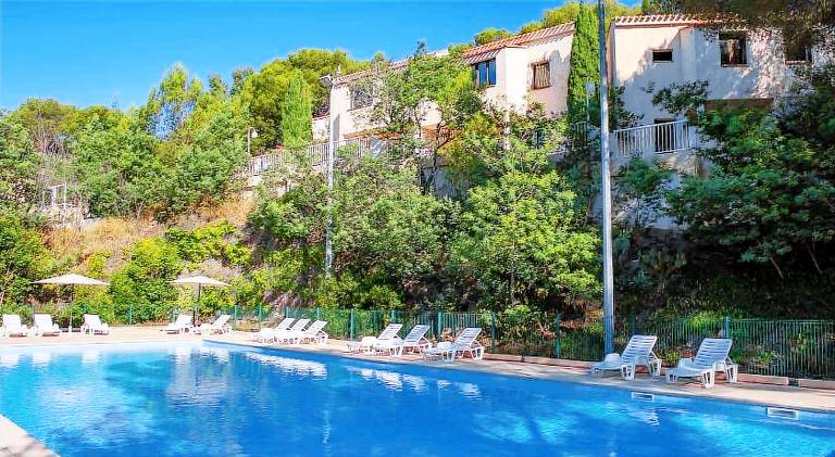 Serviced apartment with garden, sauna & terrace in Saint-Raphaël