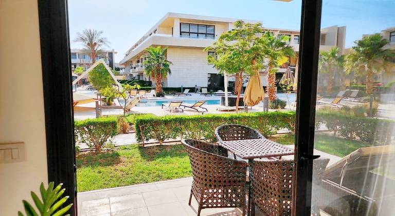 Chalet with pool & hot tub — photo 4