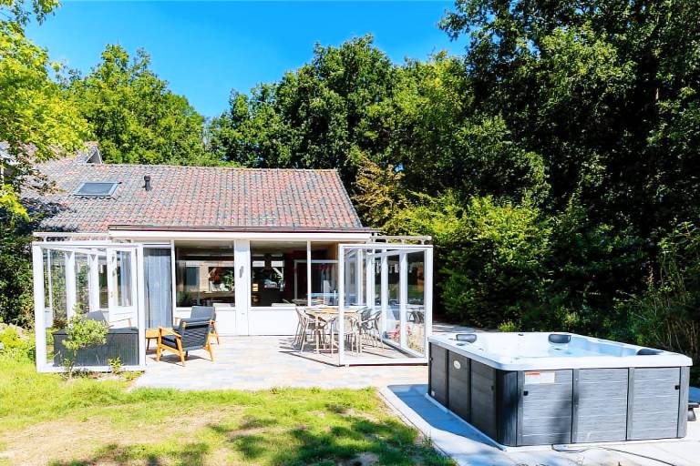 Fully equipped nice vacation home with BBQ, terrace & yard | Pets are welcome in Domburg