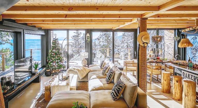 Chalet Eden Roc luxueux avec Jacuzzi et Sauna Prives 6 personnes in La Malbaie, QC