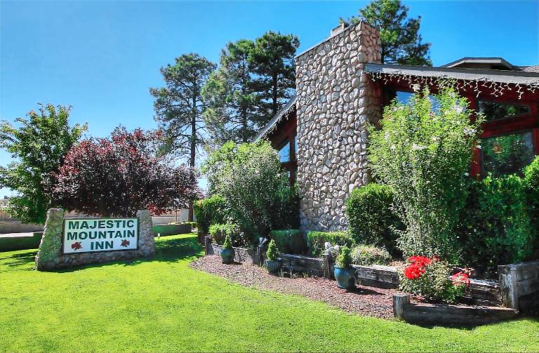 Majestic Mountain Inn — photo 3