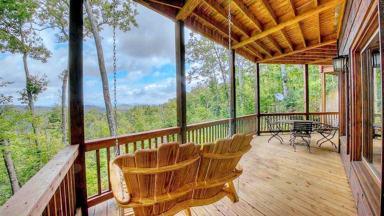 Above and Beyond- Pet Friendly Screened Porch Outdoor Fireplace — photo 2