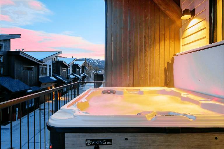 Downtown WP Chalet 366 I Private Hot Tub I Great Views I Arcade I Discounted Attractions — photo 5