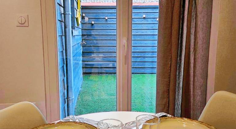 Holiday apartment with patio & garden — photo 5