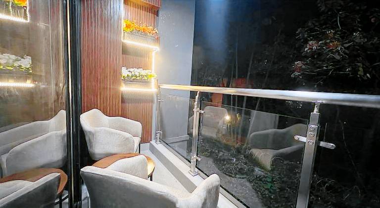Apartment with pool — photo 3