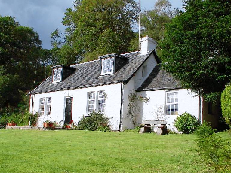 House  Luss