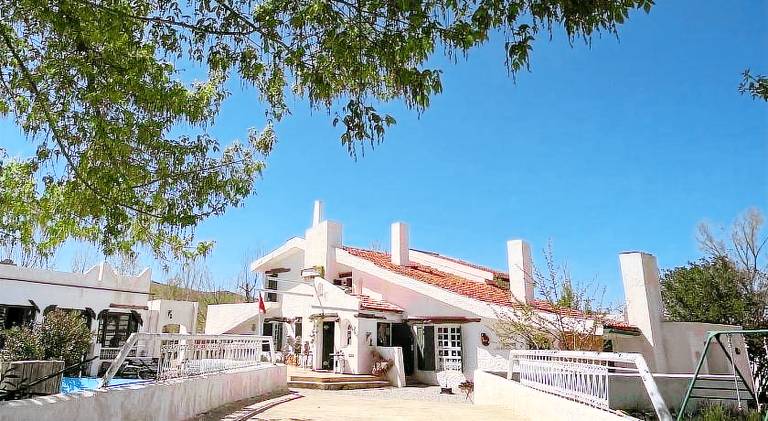 Lodge with pool, yard & terrace in Meknes