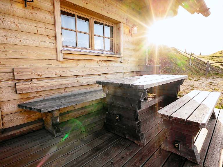 Fully equipped vacation home with garden, sauna & hot tub | Mountain view | Pet-friendly — photo 3