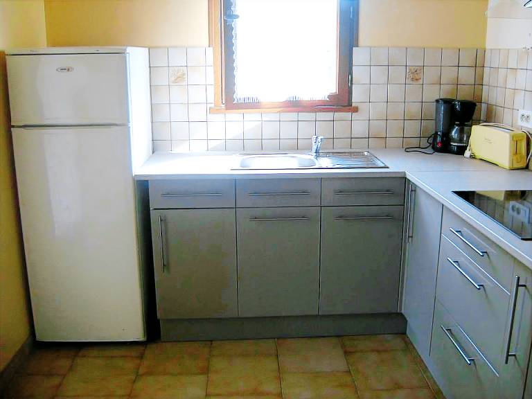 Gite with patio, barbeque & yard — photo 4