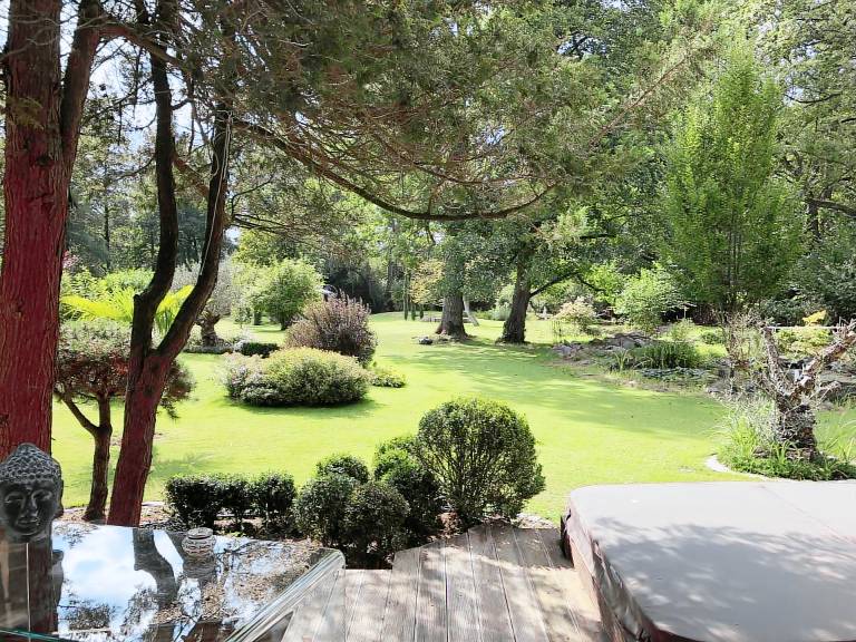 House with yard, heated pool & barbeque | Nature view — photo 3