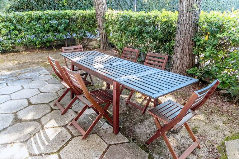 Holiday apartment with garden — photo 5