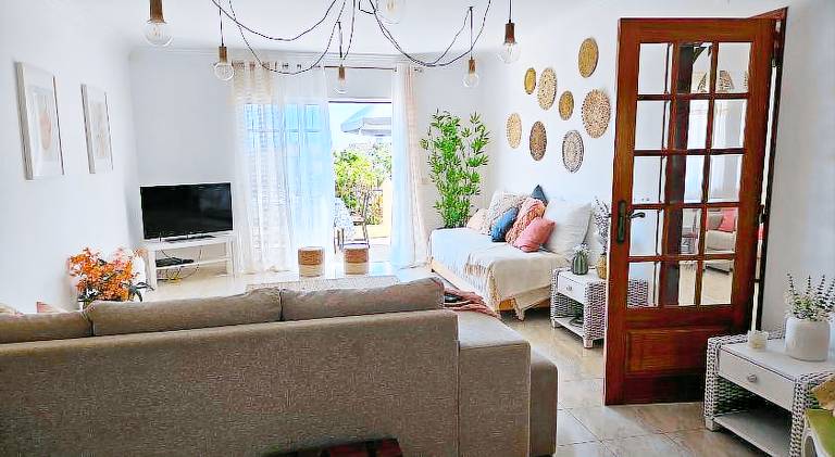 Fully equipped ample villa with patio & barbeque | Next to the beach | Suitable for remote work | Pets are welcome — photo 2