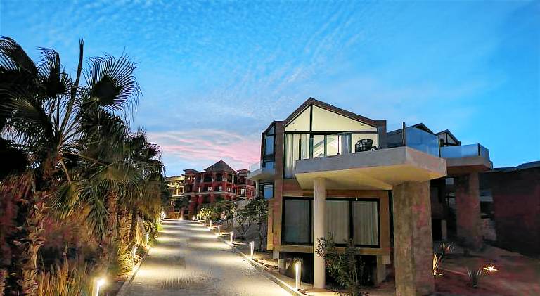 Sea & Golf Views 2BR Villa with Free Beach & Pool Access — photo 4