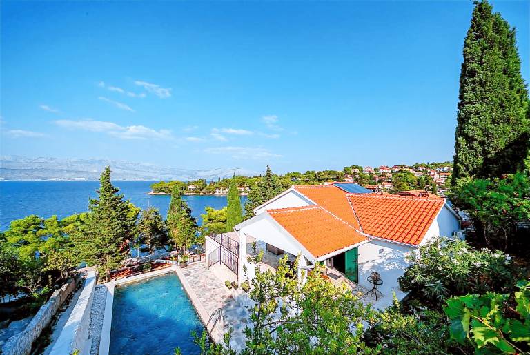 Villa with terrace, yard & private pool | Pool view — photo 4