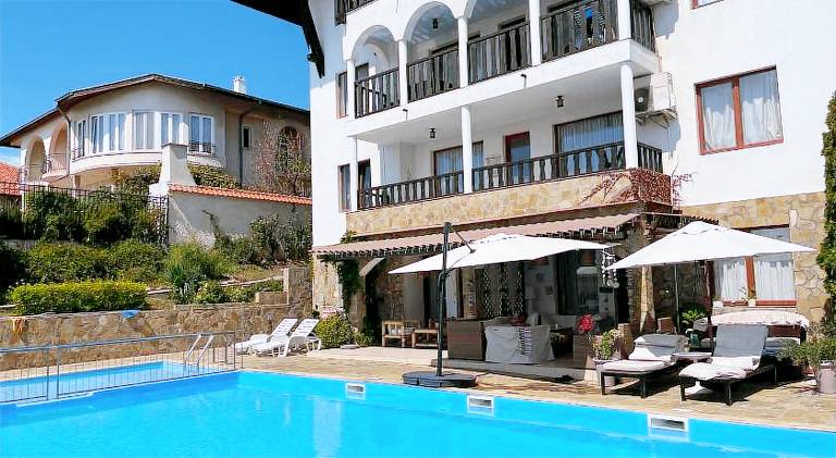 Rental apartment with pool in Sveti Vlas