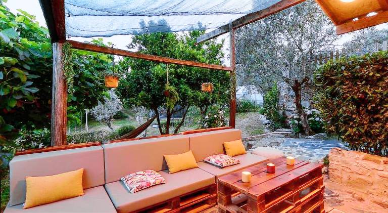 Villa with barbecue, terrace & pool | Perfect for remote work | Pets allowed — photo 4
