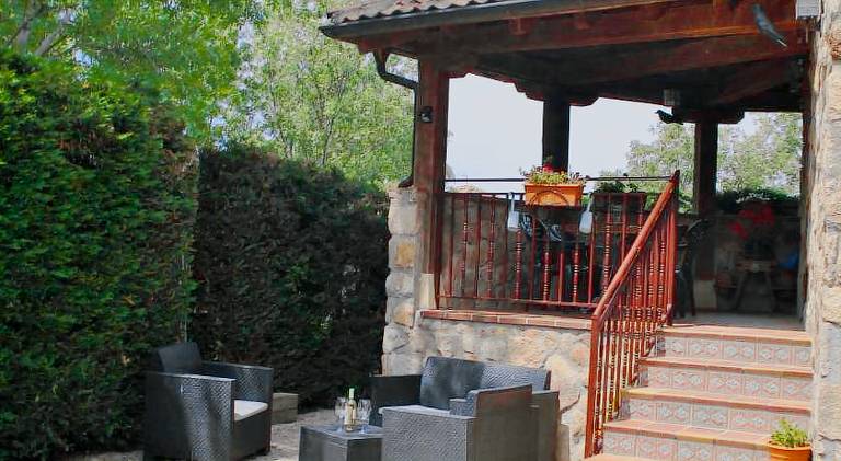 Vacation home with garden, grill & private pool | Pets are welcome — photo 4