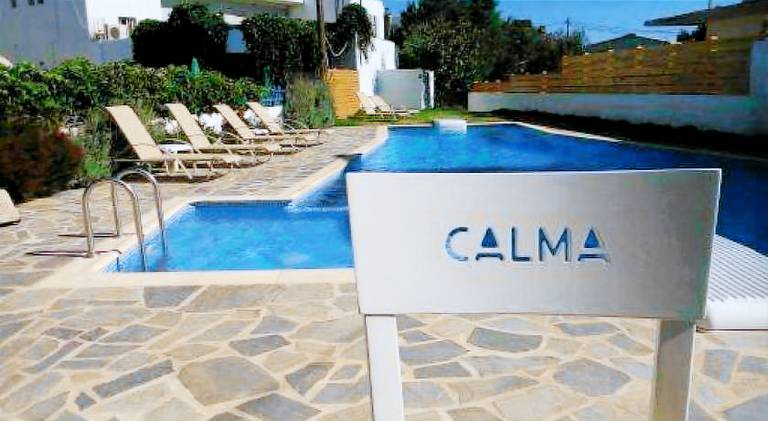 Apartment with terrace, yard & pool in Rethymno