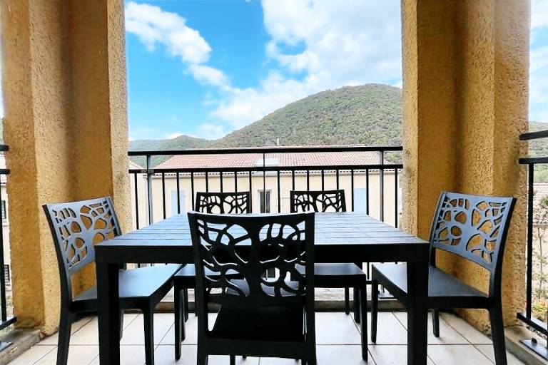 Beautiful rental apartment with yard, patio & pool | Pets allowed — photo 2
