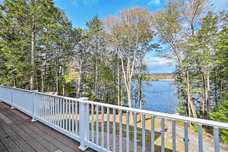 Beautiful Lakefront Retreat w Deck & Views