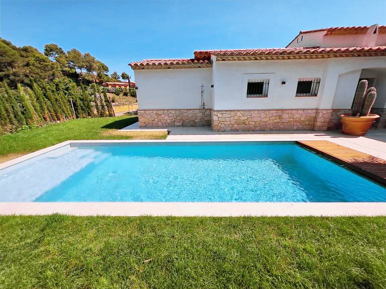 Villa 'Casa Chula' with Sea View, Wi-Fi and Air Conditioning in Begur