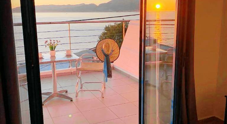 Serviced apartment with pool & patio | Beach nearby | Pets allowed — photo 4