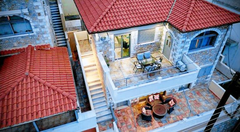Holiday apartment with patio in East Mani