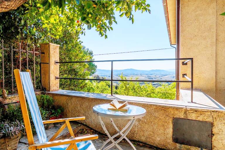 Fully equipped ample vacation home with yard, fast internet & patio | Sea view | Pets are welcome — photo 2