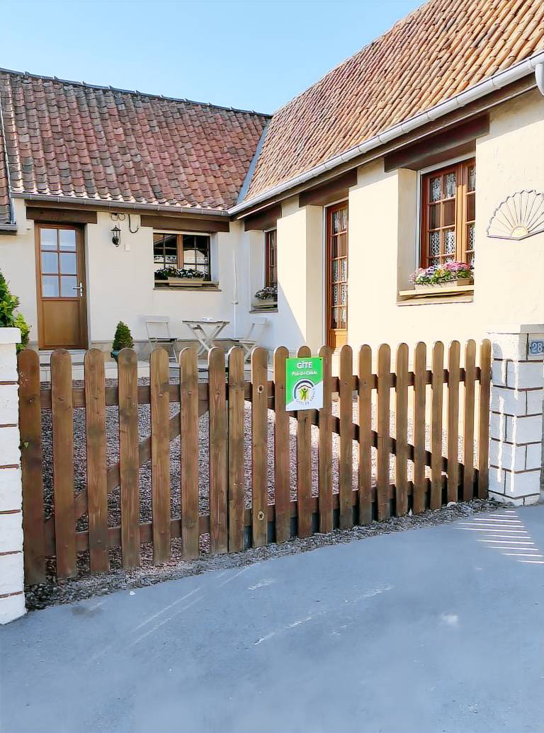 Vacation home with fast internet, barbeque & yard | Garden view in Montreuil