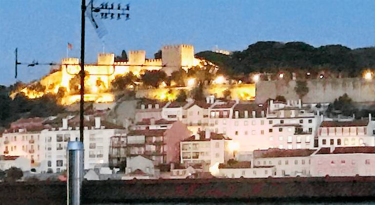 Apartment | Near São Jorge Castle — photo 5