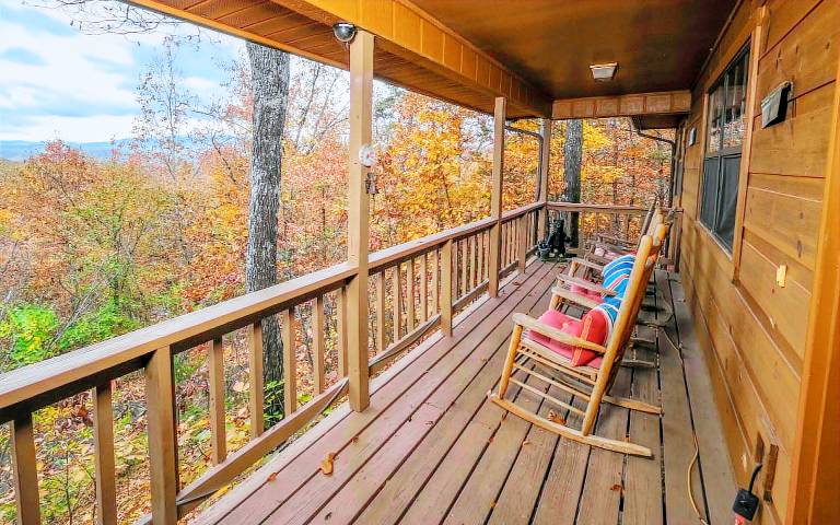 Serenity - Pet-Friendly, Xbox, Keurig, Outdoor Hot Tub, Wood-Burning Fireplace — photo 2