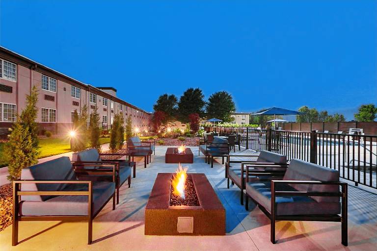 La Quinta Inn & Suites by Wyndham Joplin — photo 3