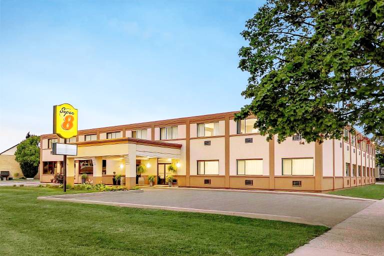 Super 8 By Wyndham Sarnia On in Sarnia, ON
