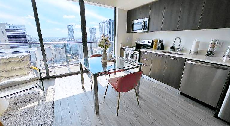 Holiday apartment with pool | Near Bayside Marketplace — photo 5