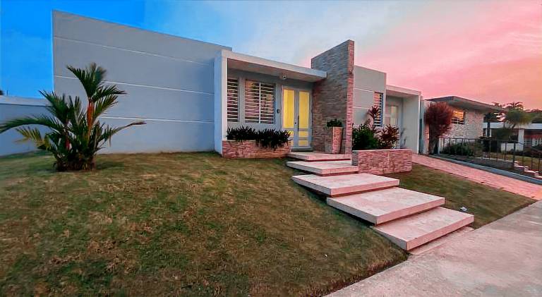 House with hot tub — photo 4