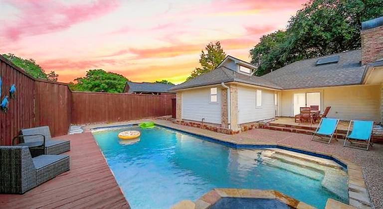 House with pool in Plano, TX