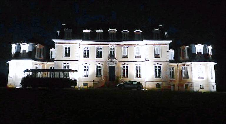 Chateau de la Bouchatte chambre les Roses in Montlucon