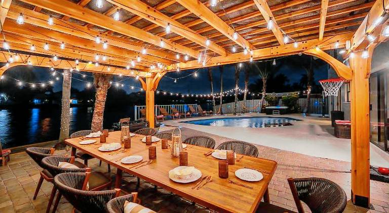 Waterfront Villa with Beach, Game Room, Cinema and Spa — photo 2