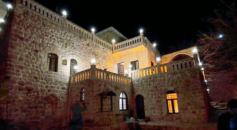 Nice house with patio & yard | Pets are welcome in Mardin