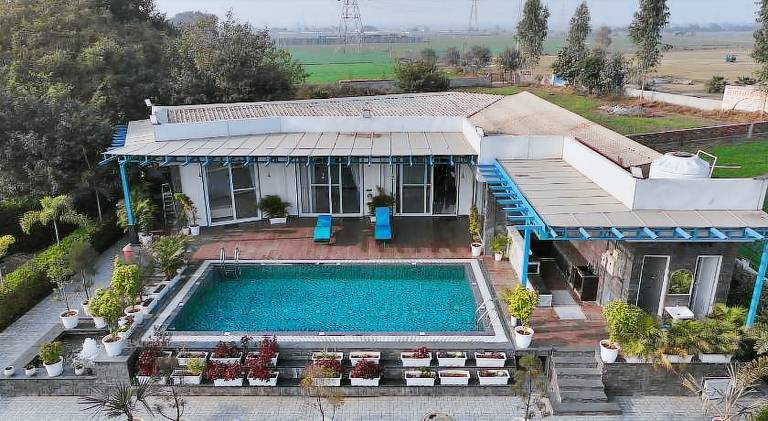 Farm with yard & pool — photo 5