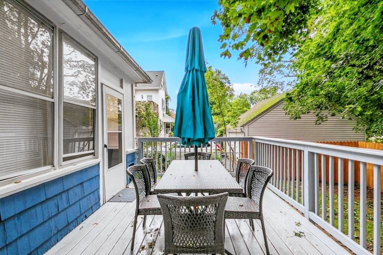 House with yard — photo 4