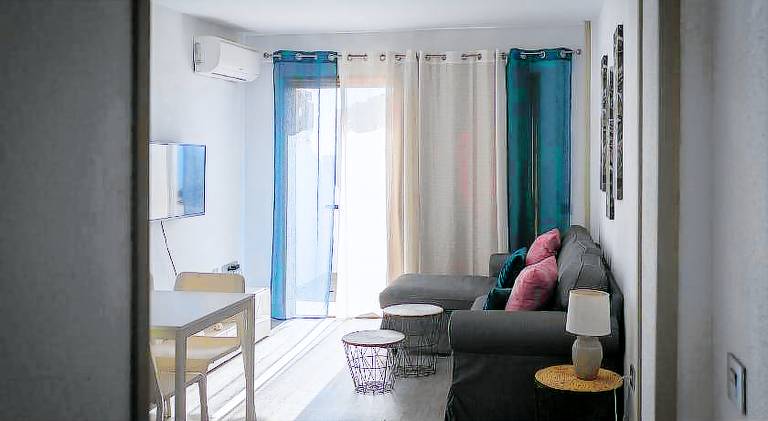 Apartment with patio & private pool — photo 2